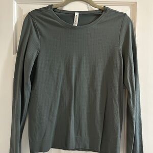 Athleta In Motion Long Sleeve top - size S - green